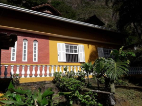 Casa agradável com lareira interna